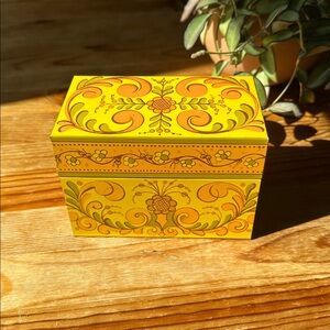 Vintage Floral Tin Box